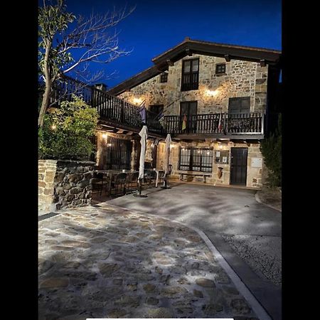 Posada Y Apartamentos Trebuesto De Guriezo Екстер'єр фото