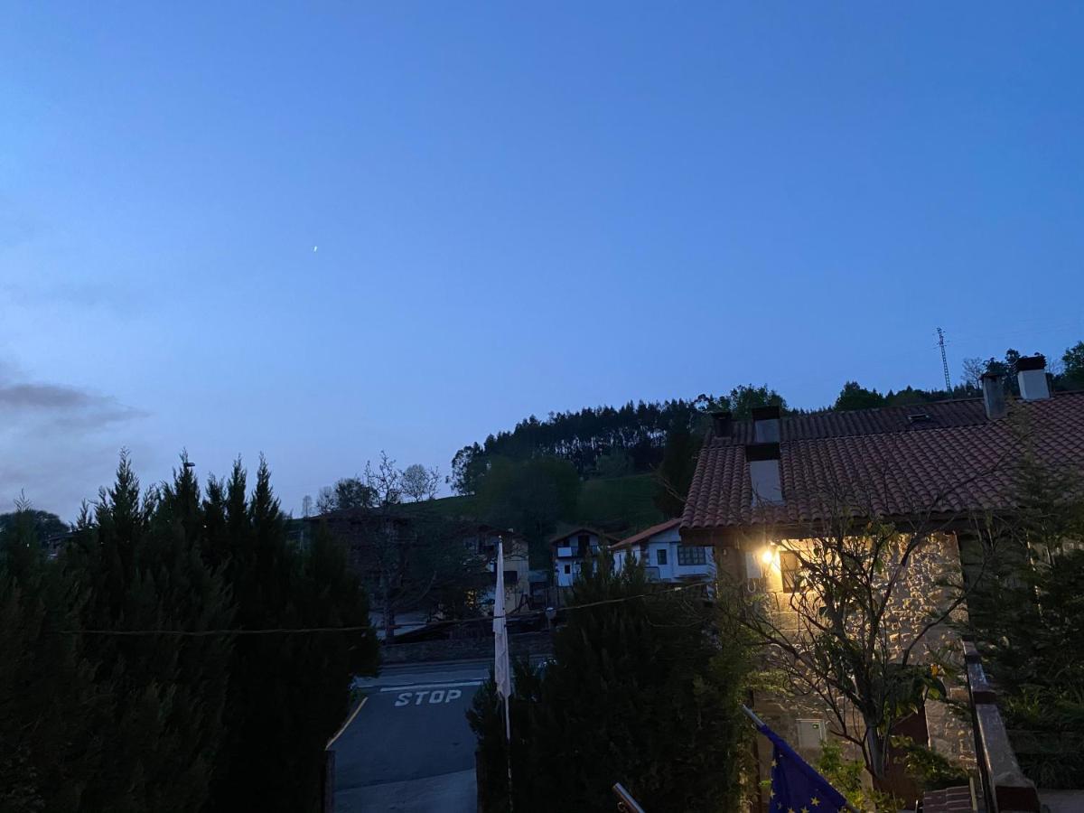 Posada Y Apartamentos Trebuesto De Guriezo Екстер'єр фото