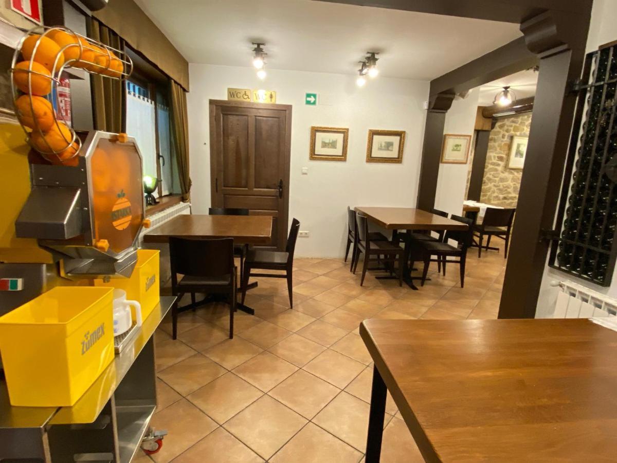 Posada Y Apartamentos Trebuesto De Guriezo Екстер'єр фото